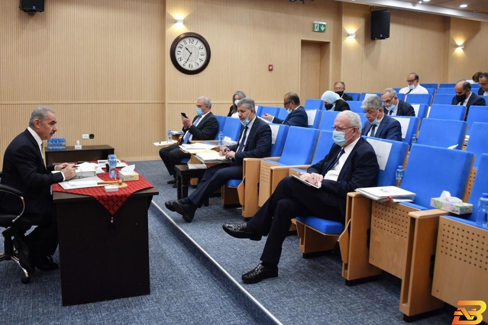 جانب من اجتماع مجلس الوزراء الأسبوعي الحكومة تعتمد تقرير الإنجاز الأول للعنقود الزراعي في قلقيلية