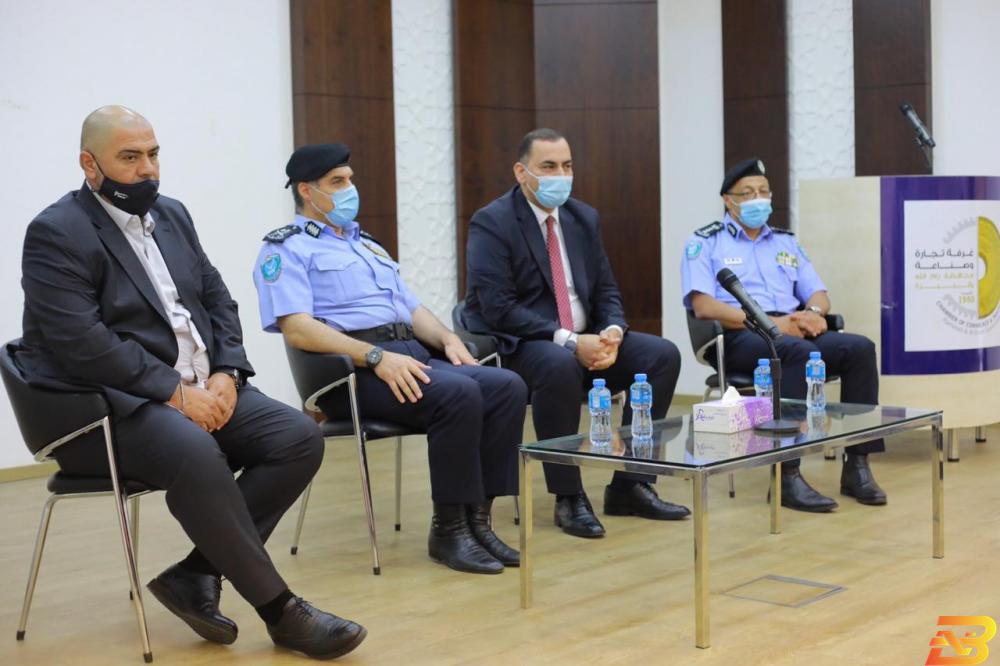 جانب من اللقاء مدير عام الشرطة يؤكد ضرورة الالتزام بإجراءات الوقاية حتى لا نصل للإغلاق