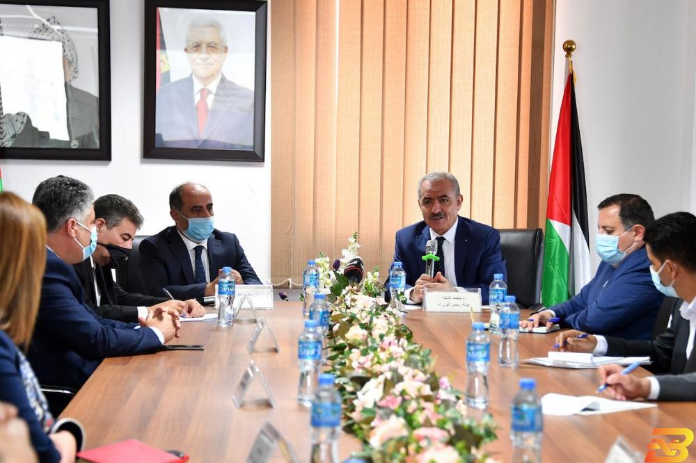 جانب من الزيارة اشتية: وزارة الزراعة في صلب الأمن القومي وخط الدفاع الأول عن الأرض