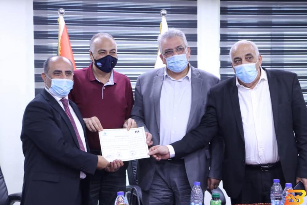 جانب من توقيع الاتفاقية توقيع اتفاقية تشغيل بئر النويعمة للاستخدام الزراعي