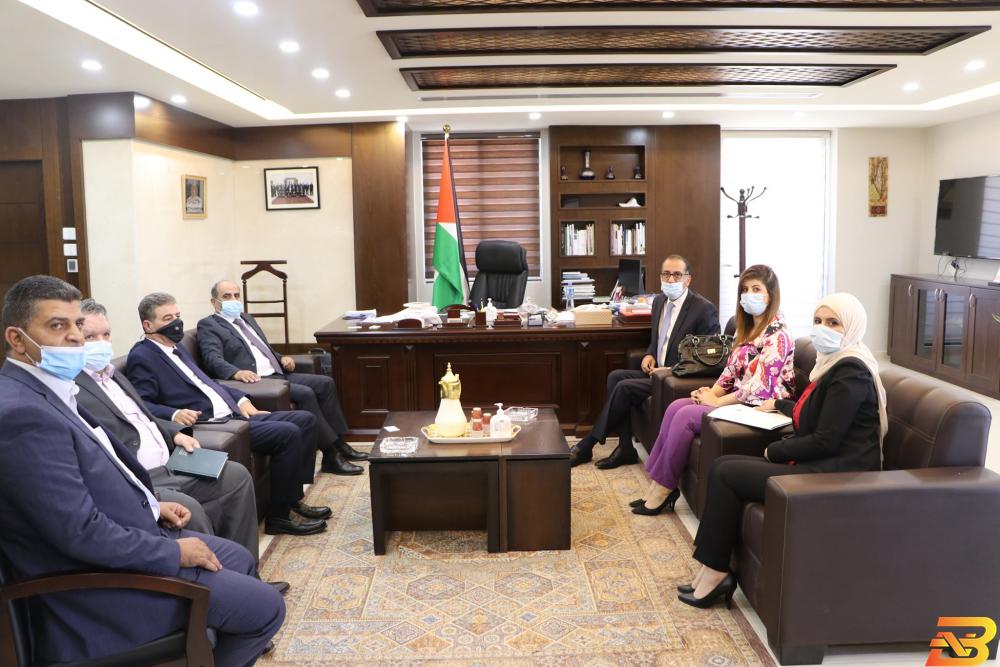 جانب من اللقاء وزير الزراعة يبحث مع المؤسسة المصرفية آفاق التعاون المشترك