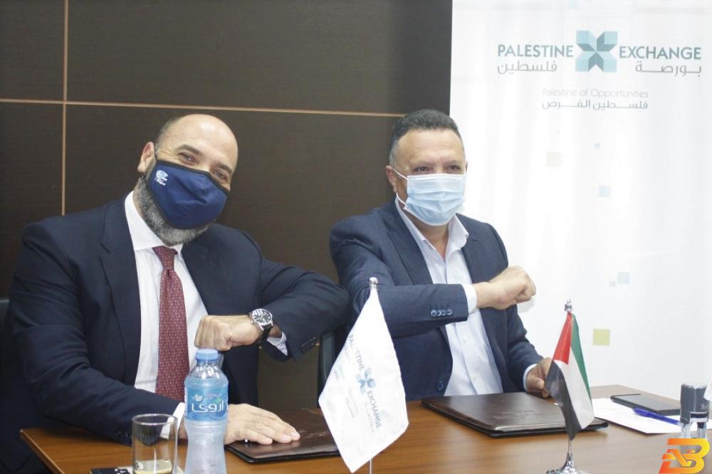 جانب من توقيع الاتفاقية بورصة فلسطين ونقابة الصحافيين توقعان مذكرة تفاهم