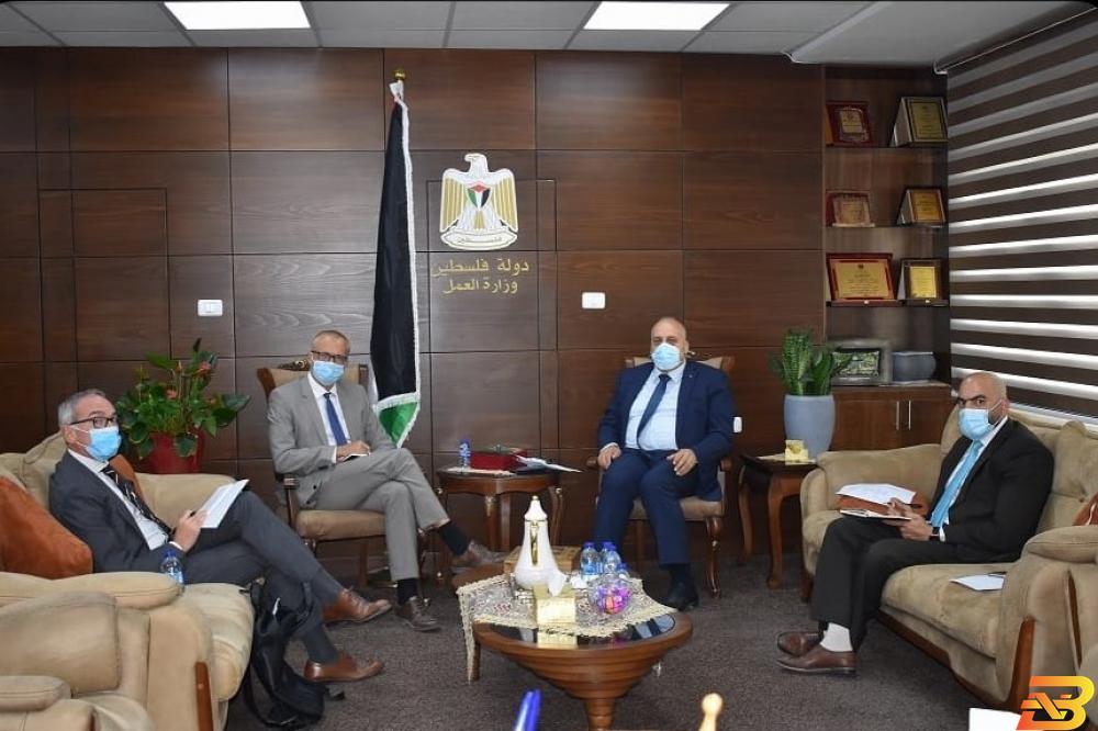 جانب من اللقاء وزير العمل يبحث تنسيق عدد من المشاريع التشغيلية
