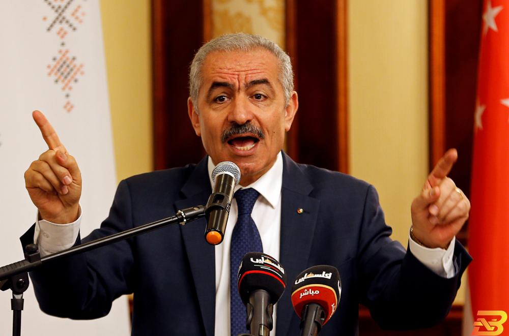رئيس الوزراء محمد اشتية-تصوير رويترز اشتية: لا نريد العودة للإغلاق الشامل