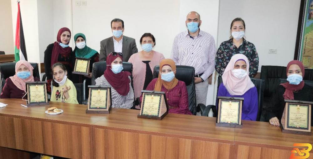 جانب من التكريم وزارة العمل تكرّم 11 امرأة ريادية