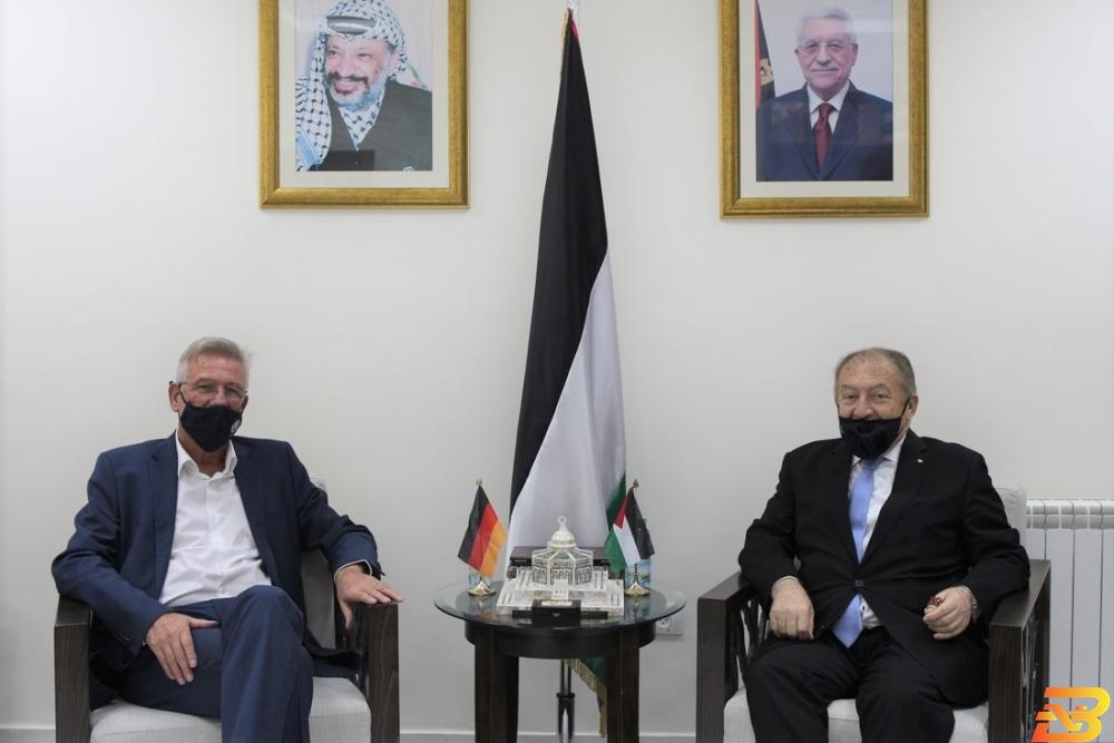 جانب من اللقاء العسيلي والسفير الألماني يبحثان سبل تحسين الاقتصاد الفلسطيني