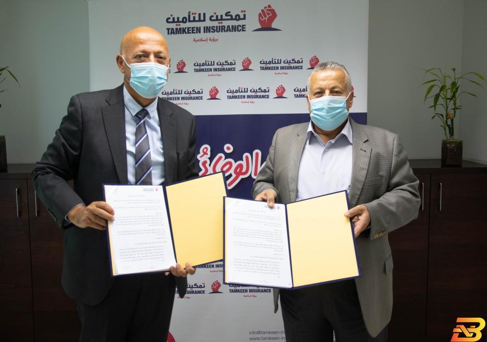 الريماوي وعبد الهادي خلال توقيع الاتفاقية ’تمكين للتأمين’ تواصل شراكتها الإعلامية والإعلانية مع ’الناشر’