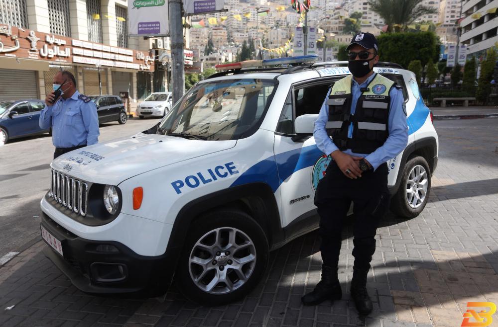 دورية شرطة في نابلس-تصوير وفا لماذا فرضت الحكومة الإغلاق على بعض المحافظات فقط؟
