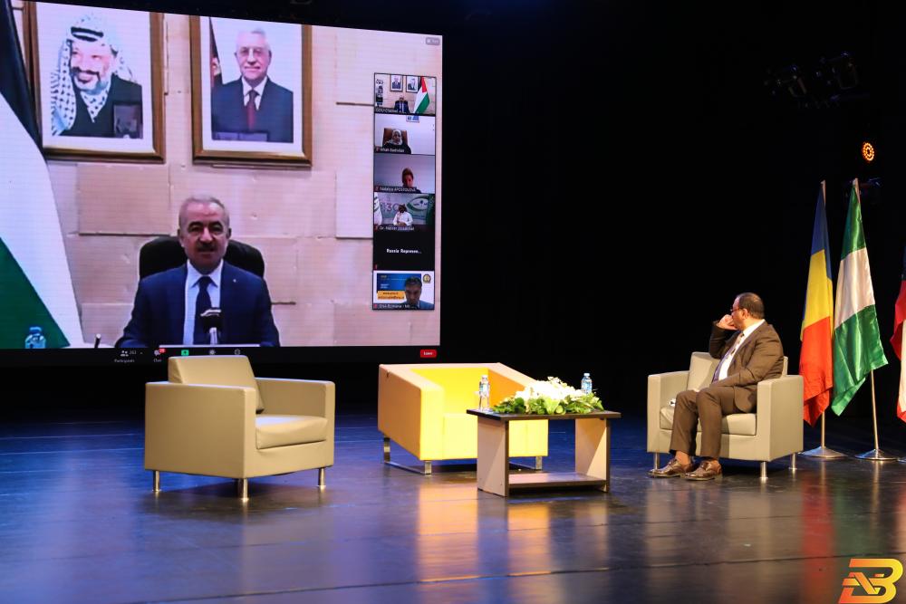 رئيس الوزراء محمد اشتية يلقي كلمته خلال افتتاح المؤتمر اشتية: آفة الفساد تقوّض جهود التنمية