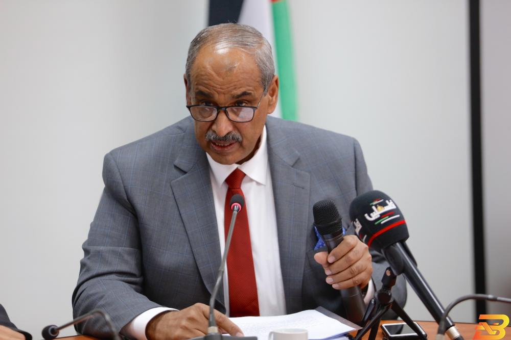 وزير الأشغال العامة والإسكان محمد زيارة وزير الأشغال: اعتماد صرف دفعات المقاولين من المنحتين الكويتية والإيطالية