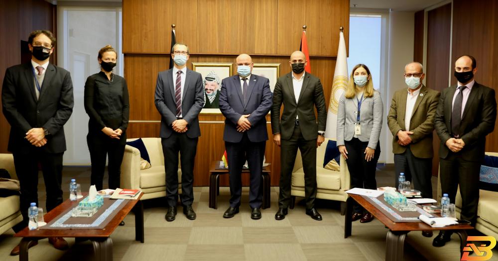 جانب من اللقاء محافظ سلطة النقد يلتقي نائب رئيس البعثة الألمانية
