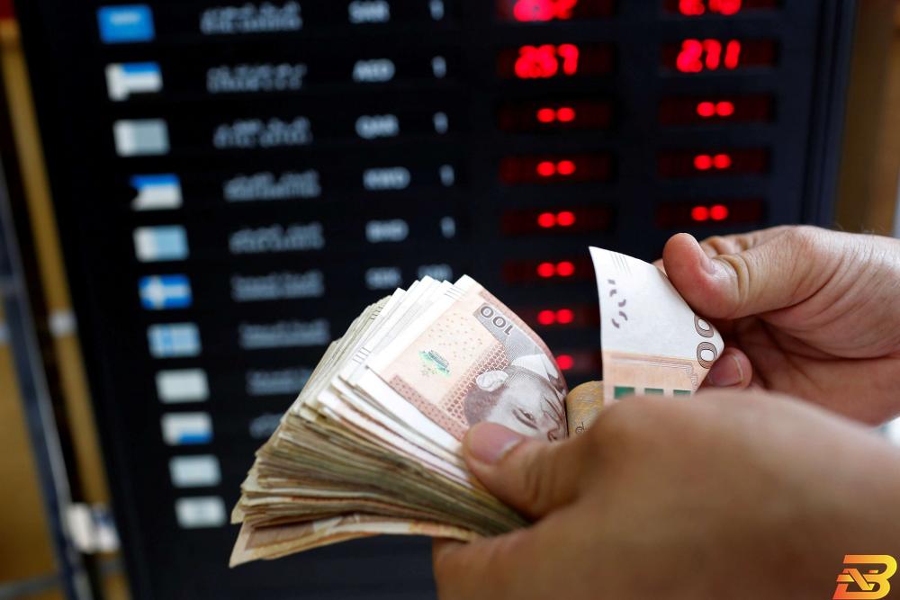 أوراق نقدية من عملة الدرهم المغربي-تصوير رويترز البنك المركزي المغربي يبقي على سعر الفائدة الرئيسي عند 1.5%