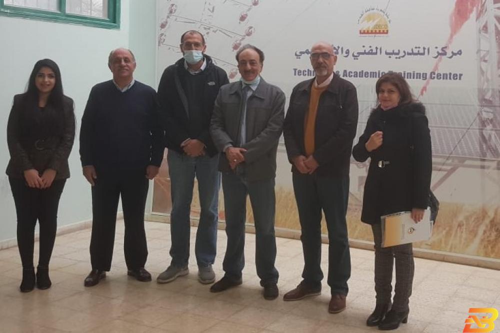 جانب من توقيع المذكرة أريحا: الحاضنة الفلسطينية للطاقة وجمعية الشبان المسيحية توقّعان مذكرة تفاهم