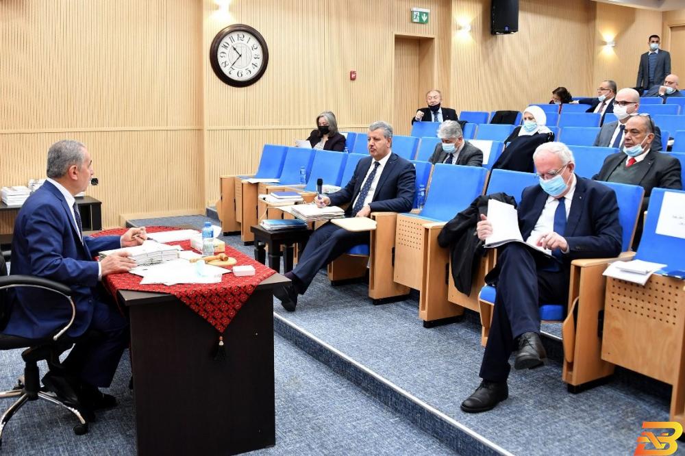 جانب من جلسة الحكومة الأسبوعية الحكومة تعتمد الاتفاقية الجديدة بين وزارة الاتصالات وشركتي ’جوال’ و’أوريدو’