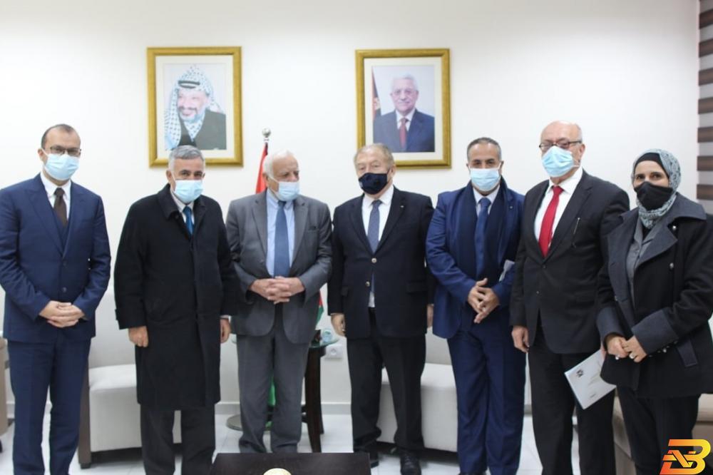 المشاركون في اللقاء اتفاق على اعداد مسودة قانون للشركات الناشئة