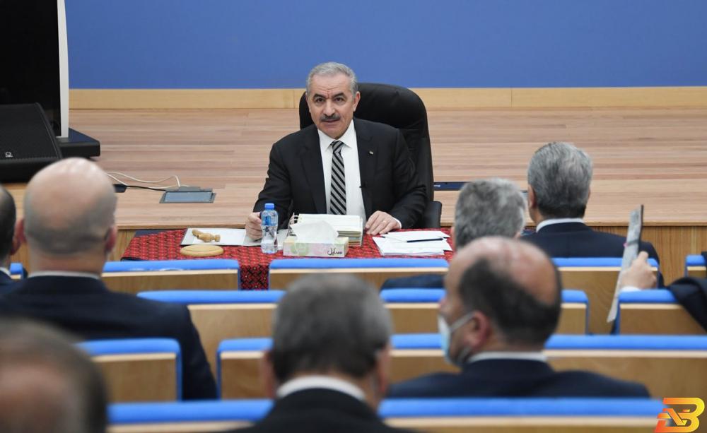 رئيس الوزراء محمد اشتية يترأس جلسة الحكومة الأسبوعية في رام الله الحكومة تصادق على تأجيل انتخابات الهيئات المحلية