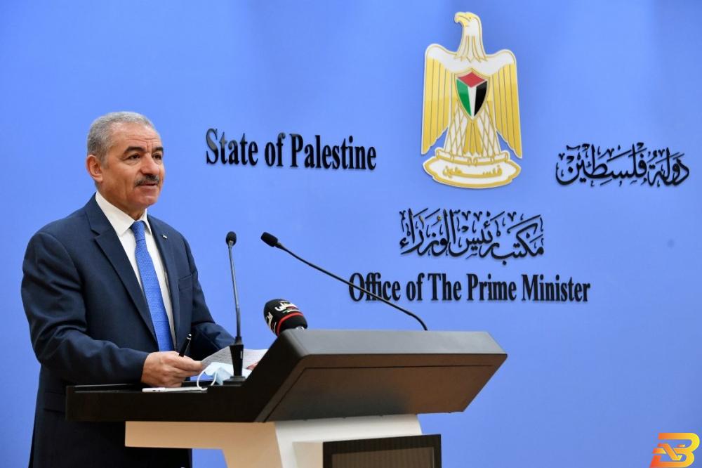رئيس الوزراء محمد اشتية بدء تطعيم المواطنين ضد فيروس كورونا الأسبوع المقبل