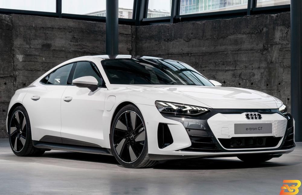 السيارة الرياضية الكهربائية e-tron GT من أودي أودي تقدم سيارتها الرياضية e-tron GT الكهربائية الخالصة