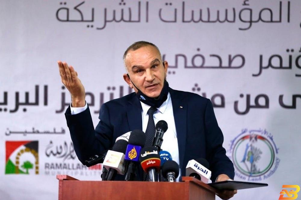 وزير الاتصالات وتكنولوجيا المعلومات اسحق سدر-تصوير أ ف ب سدر: توسيع عمل شركات الاتصالات الإسرائيلية بالضفة خرق للاتفاقيات