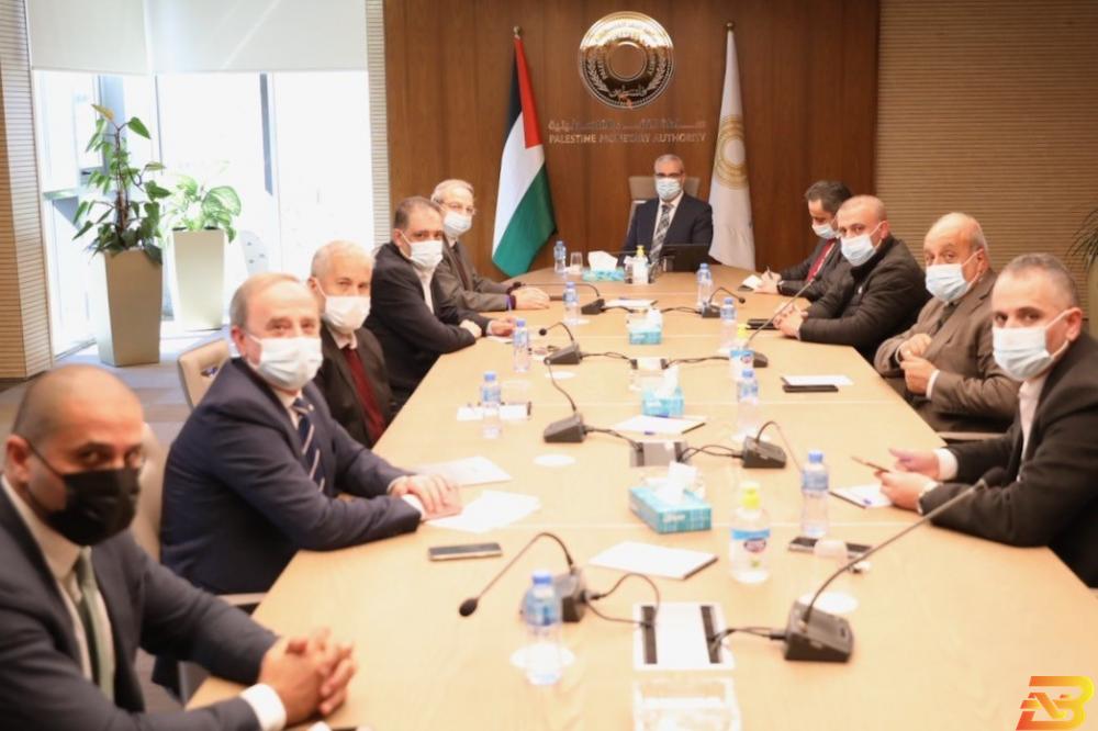 جانب من اللقاء محافظ سلطة النقد يلتقي وفدًا من اتحاد الغرف التجارية