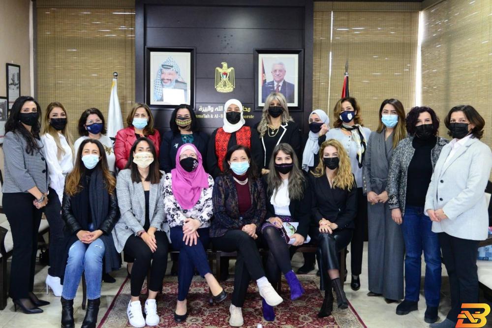 جانب من اللقاء غنّام تبحث مع منتدى سيدات الأعمال تطوير واقع النساء في قطاع الأعمال