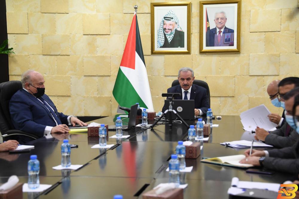 جانب من مشاركة رئيس الوزراء محمد اشتية في الاجتماع اشتية: نعمل مع شركائنا لتأمين حزمة دعم تصل إلى 800 مليون دولار