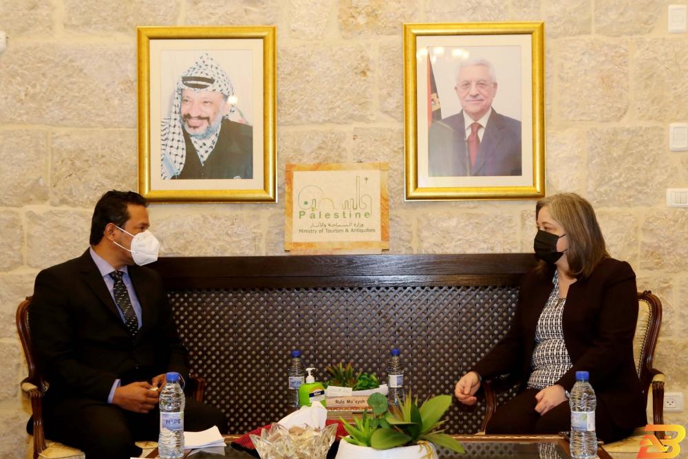 جانب من اللقاء فلسطين والاكوادور تبحثان آفاق التعاون في المجال السياحي