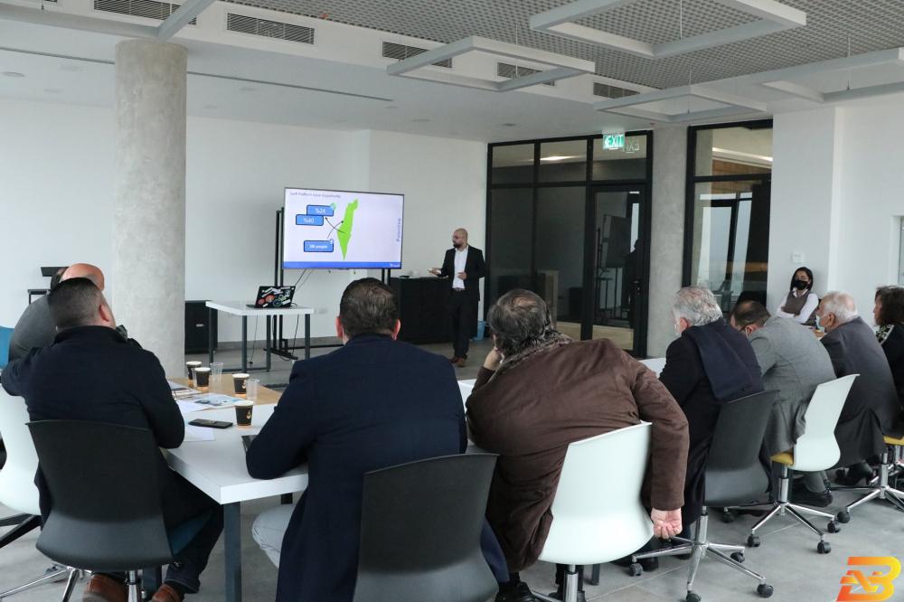 جانب من عرض المشاريع الشركات الناشئة الفائزة في برنامج Tech Transfer Bootcamp تناقش أفكارها