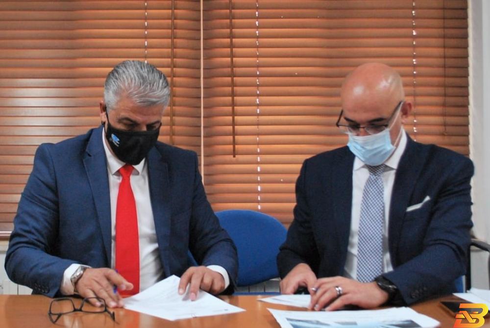جانب من توقيع الاتفاقية اتفاقية لتطوير خطة استراتيجية ثلاثية لجمعية البنوك في فلسطين