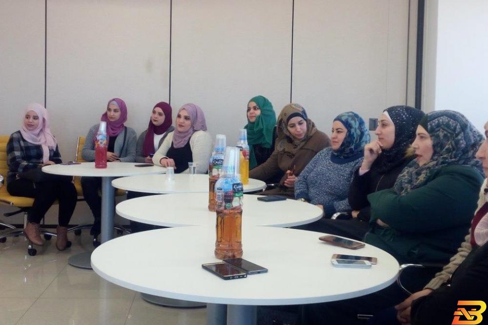 جانب من التكريم نقابة العاملين في ’كهرباء القدس’ تكرّم موظفات الشركة