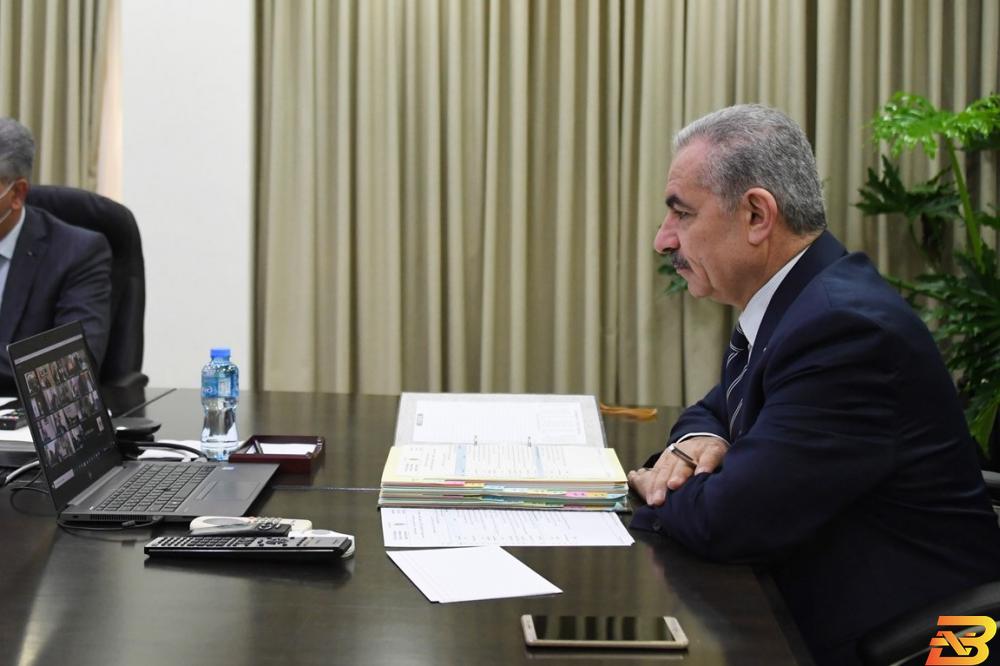 رئيس الوزراء محمد اشتية يترأس الجلسة عبر الاتصال عن بعد مجلس الوزراء يناقش موازنة 2021