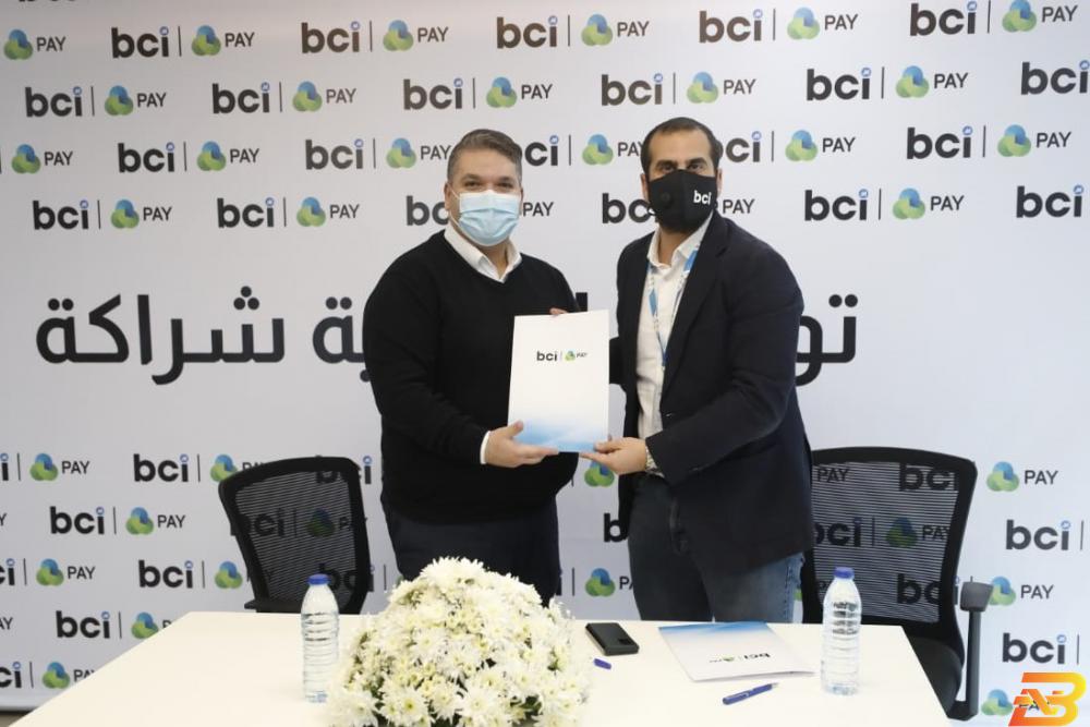جانب من توقيع الاتفاقية شركة BCI Mobile فلسطين تتيح لعملائها دفع مشترياتهم عبر محفظة Jawwal Pay