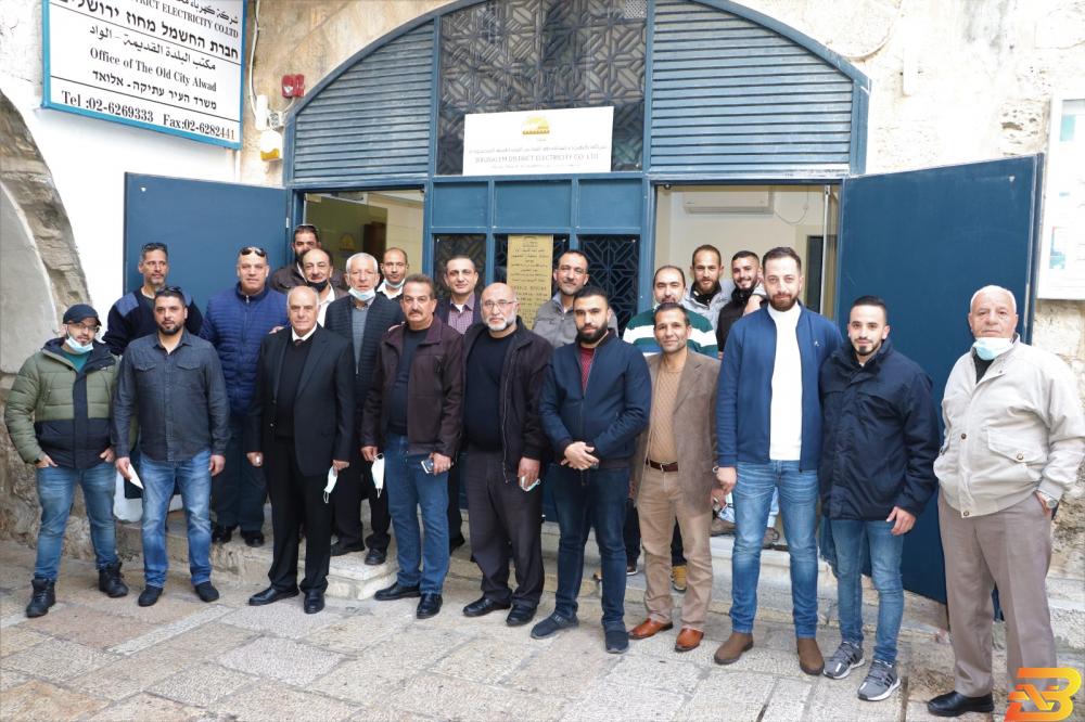 مشاركون في افتتاح المكتب الجديد كهرباء القدس تفتتح مكتبًا جديدًا لها بالبلدة القديمة في القدس